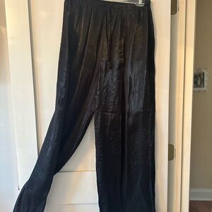 Woman’s crinkle wide leg pant